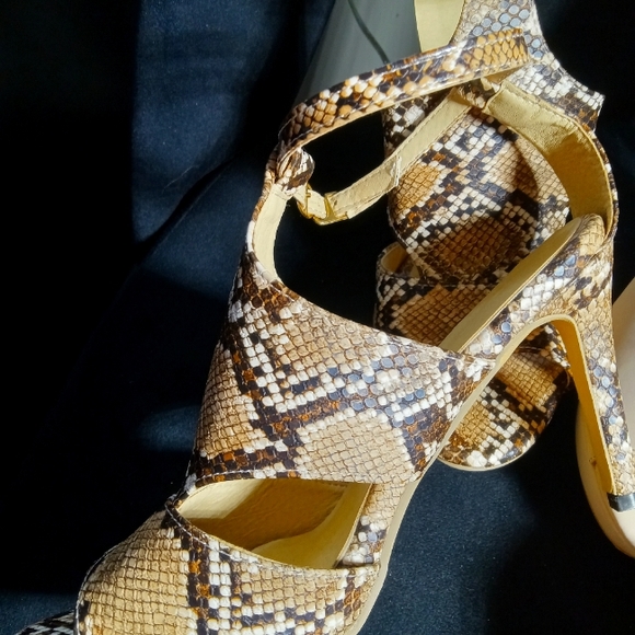 BOGOFREE SZ9.5 HEELS. GREAT CONDITION - Picture 14 of 16